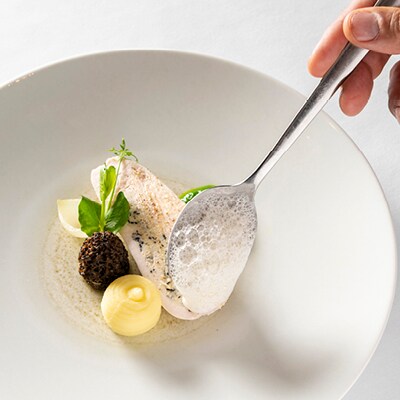 Suprême van kip met aardappel-waterkerspuree op smaak gebracht met dragon